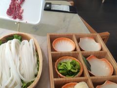 -左庭右院鲜牛肉火锅(浦江欢乐颂店)