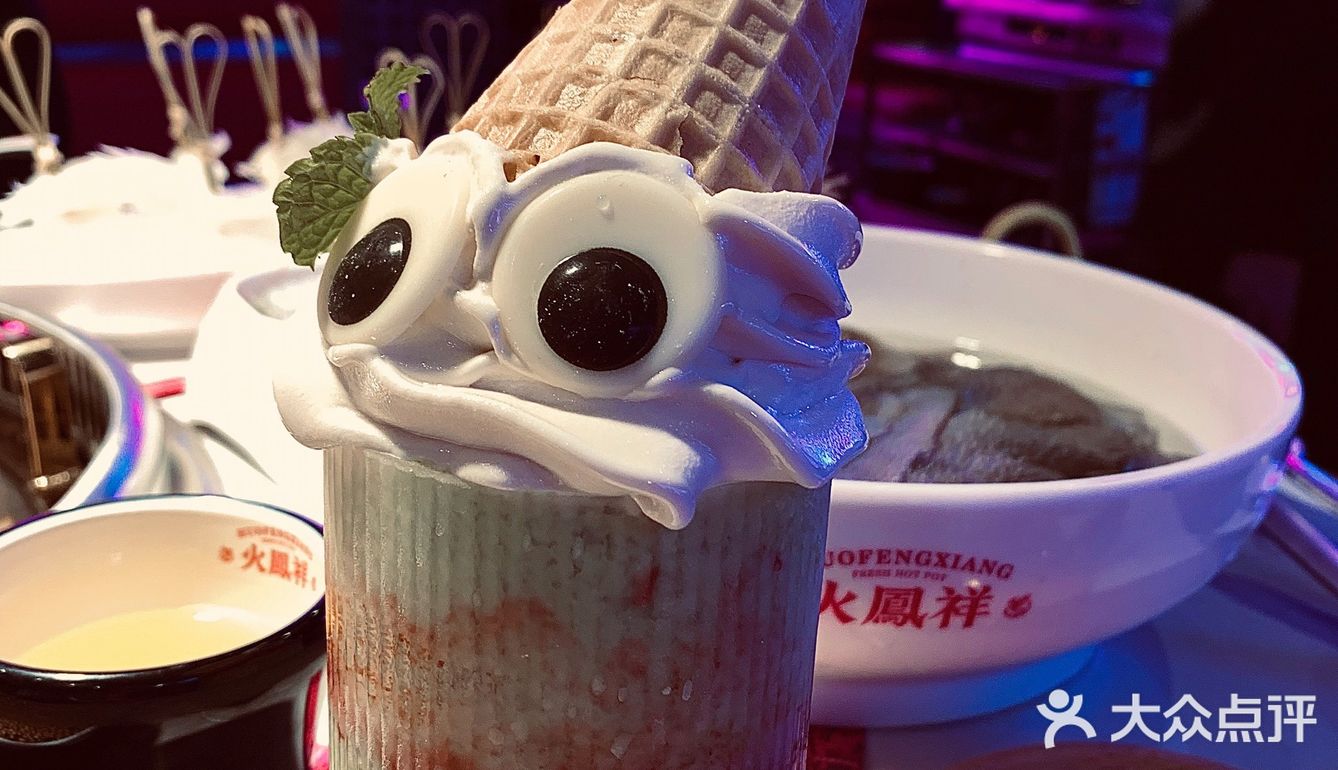 杭州探店 | 霓虹灯下🌈的赛博朋克风火锅店