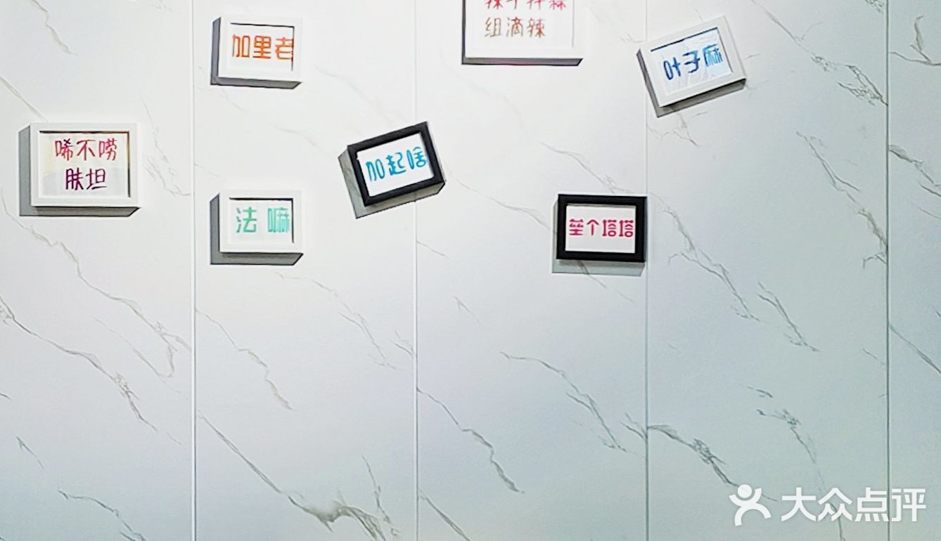 一碗能吃到两种口味的鸳鸯牛肉面还挺新奇的