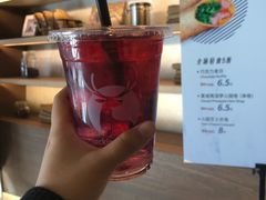 石榴蔓越莓气泡水-瑞幸咖啡(紫金数码园店)