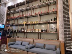 等位区-仁虎老火锅(黄泥磅店)