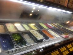 -莓园冰淇淋店