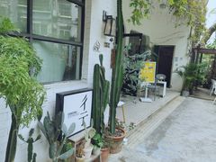 -彳亍咖啡·这里(水湾路店)