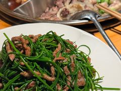 沙葱牛肉丝-大众跷脚牛肉馆·非遗传承单位(峨眉山店)