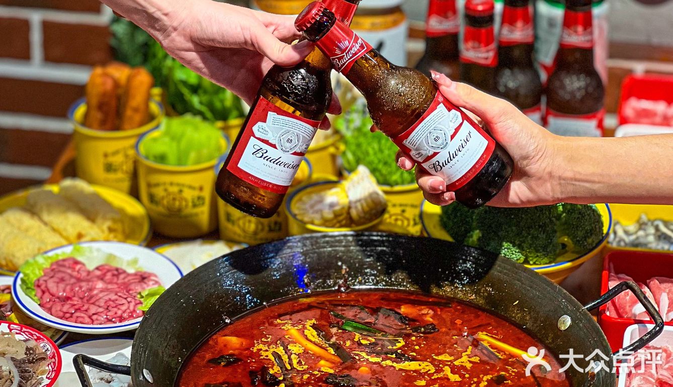 来吃这家地摊火锅，为的就是实现🆓啤酒畅饮‼️