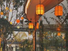 -茅草房·河畔园林火锅