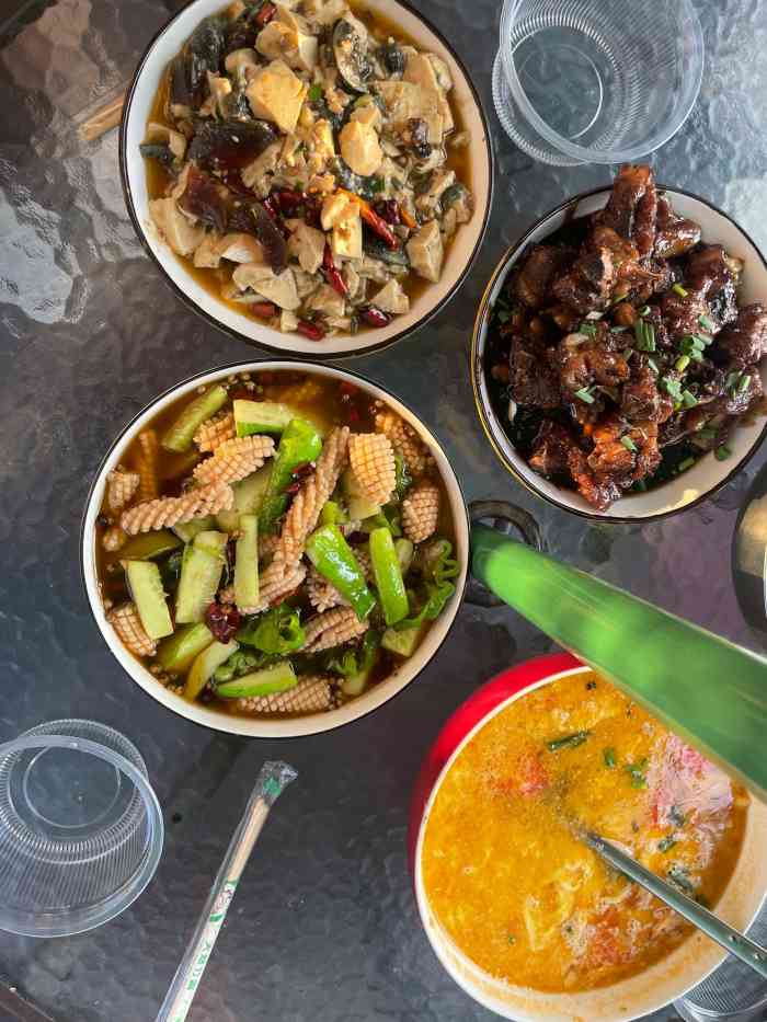 天上飞(珍珠路店)-"和男朋友来吃 两个人点了三个菜 感觉四个.