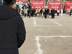 门口停车场-济南卧虎山滑雪场