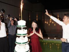 -The ROOF (通盈中心店)