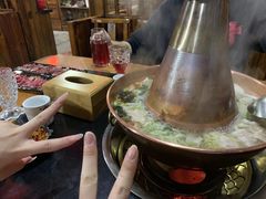 -果松木炭酸菜铜火锅·外婆参鸡汤