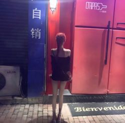 -AYO SALON