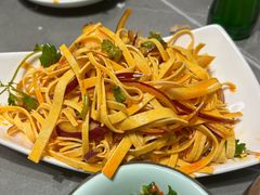 炝拌干豆腐丝-红岸碳烤齐齐哈尔原味生态烤肉