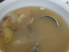 是日例汤（节瓜猪骨）极好-香港蓮香樓(上環店)