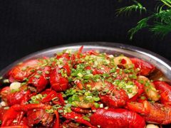 麻辣小龙虾-霄汉牛三鲜湖北砂锅菜(万松园2店)