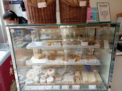 面包甜点陈列柜-老梦面包 CHEZMOREL(三源里店)