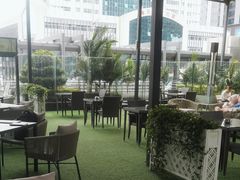 -深圳温德姆至尊酒店·大堂吧·户外花园