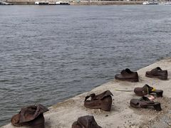 -多瑙河畔鞋履雕塑