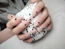 -悦指间美甲美睫