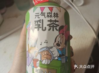 在知乎上看到元气森林乳茶的含糖量并不算很低