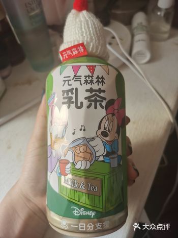 在知乎上看到元气森林乳茶的含糖量并不算很低