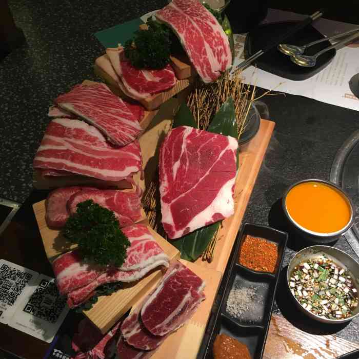 黑牛黑猪烤肉专门店(cocopark店)-"休假跟朋友一起逛cocopark,看到黑.