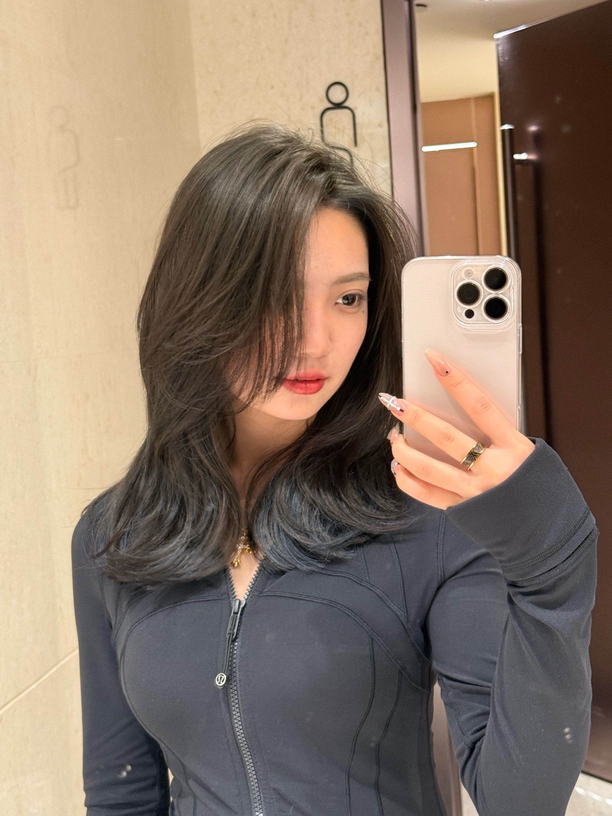 齐胸锁骨发,低层次发型搭配冷茶色