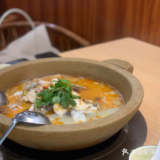 煌甫石锅鱼(平湖店)