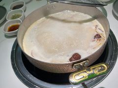 -洪氏嗨捞·广东猪肚鸡·椰子鸡火锅(西咸万象城店)