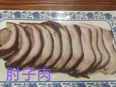 -老天桥酱肉烧饼夹肘子(天桥店)