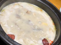 -洪氏嗨捞·广东猪肚鸡·椰子鸡火锅(西咸万象城店)