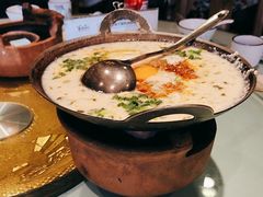 -帅巴人舅母子腊蹄民俗村