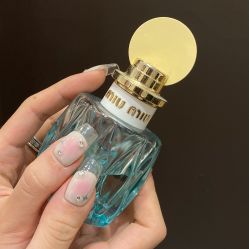 -花岐款式专研健康美甲沙龙