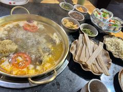 -顶顶汤火牛排火锅·经典铜锅涮肉