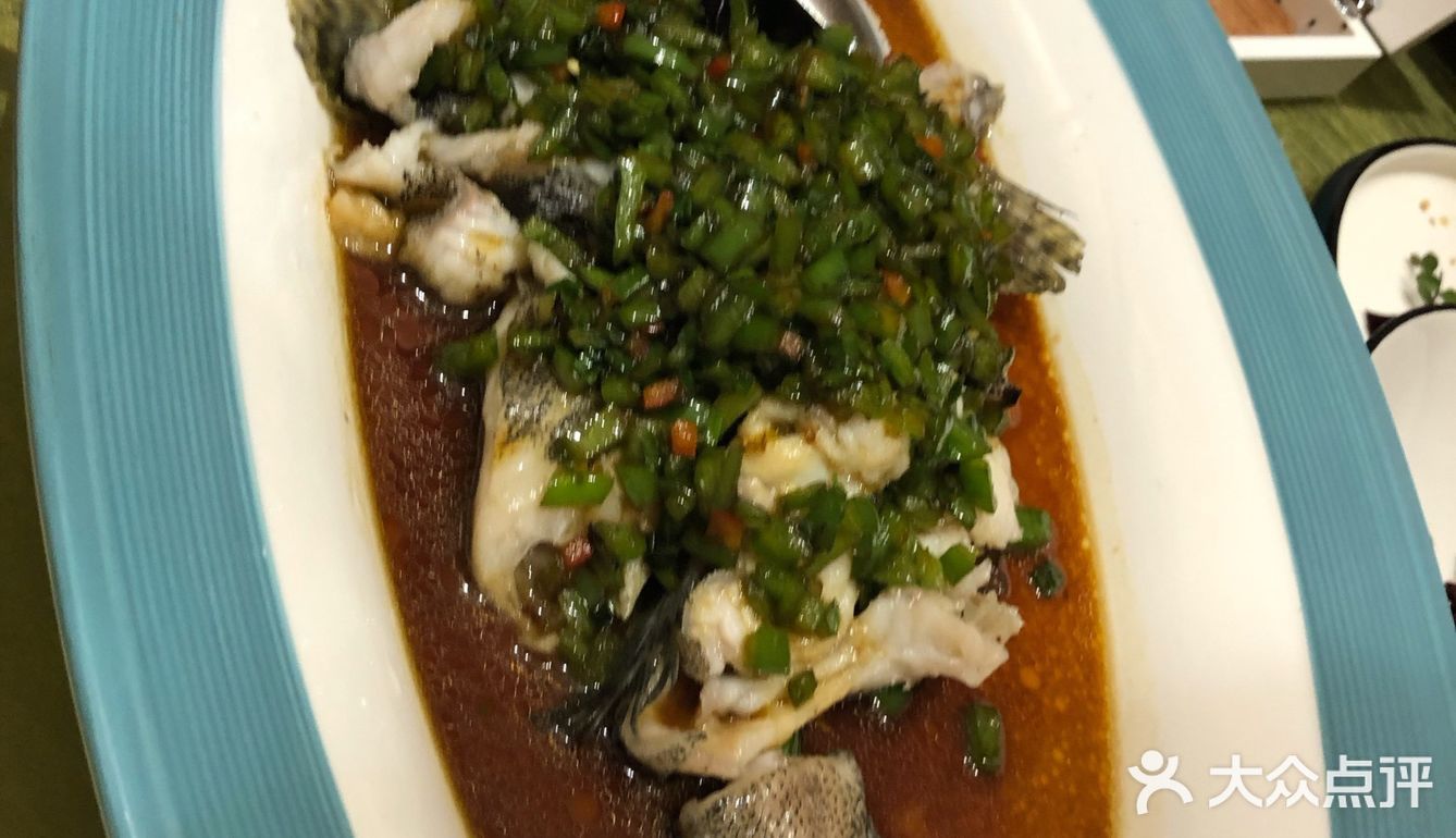 全部是虾肉，弹牙，说明虾很新鲜，配上甜辣酱