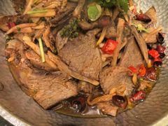 -帅巴人舅母子腊蹄民俗村