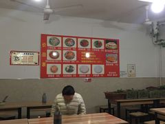 大堂-老字号杨坡红油米线腊汁肉夹馍(东四道巷店)