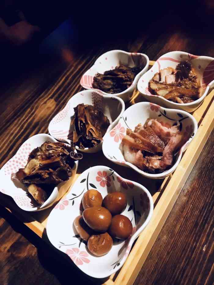 墨味秘厨·秀色面馆-"是一家非常符合我要求的小酒馆:菜品非常惊.