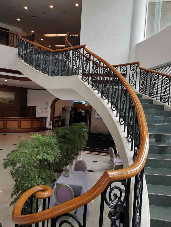 广州凯旋华美达大酒店-"酒店司机竟然跑到别的酒店说自己是上帝,不.