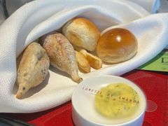 餐前面包配黄油-弦月窗LUNETTE BY AMANDA(复兴路店)