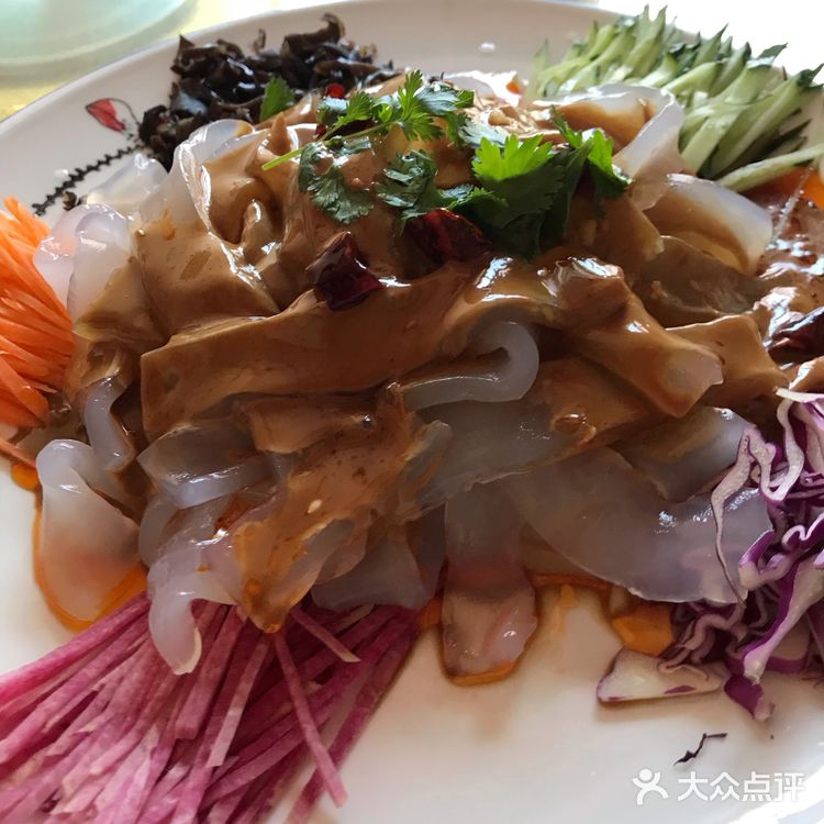 有日子没吃东北菜了，和几个朋友来这里热闹热闹