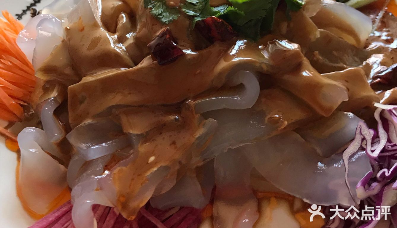 有日子没吃东北菜了，和几个朋友来这里热闹热闹