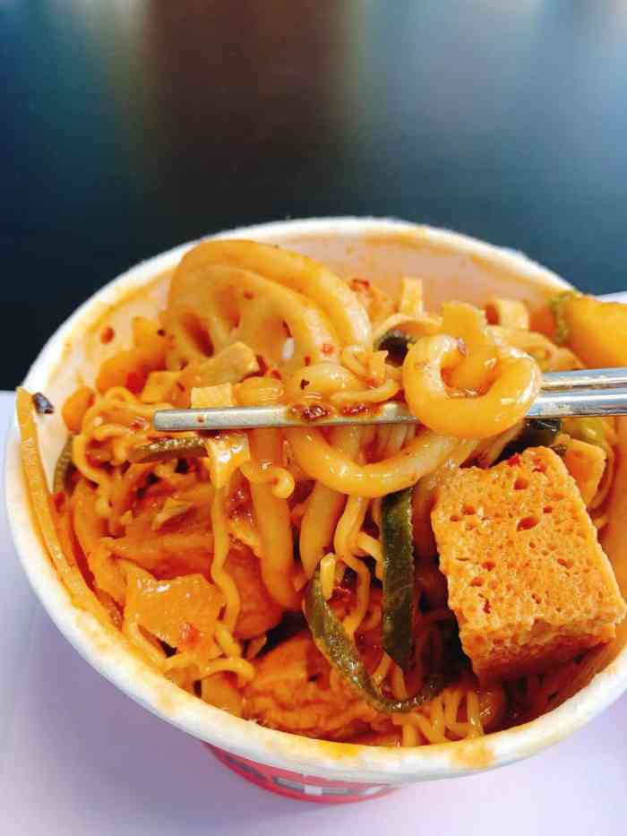 壹桶干拌冒菜宁夏路店-"干拌冒菜是热的,所以不是麻辣拌也不是凉拌.