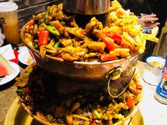 -沪小二炭火蛙锅(淮海中路美食不夜城店)
