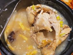 参鸡汤-吴草鸡爪오초닭발韩食堂(融恒盈嘉中心店)