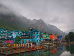 -百里峡七彩艺术小镇