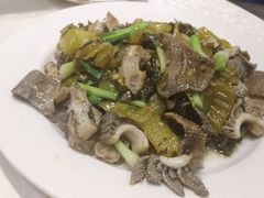 酸菜炒牛百叶-巫记鸡饭店