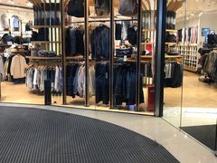 -lululemon(上海浦东IFC店)