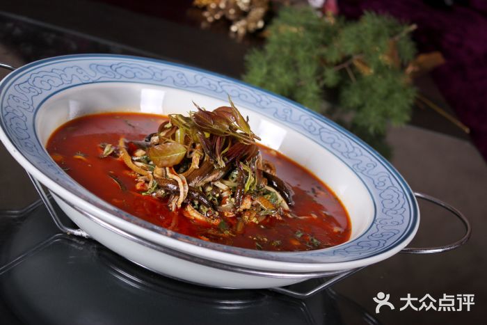 爪龙溪花园大酒店热菜:峨眉鳝丝图片