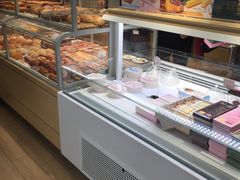 面包甜点陈列柜-好利来(朝外店)