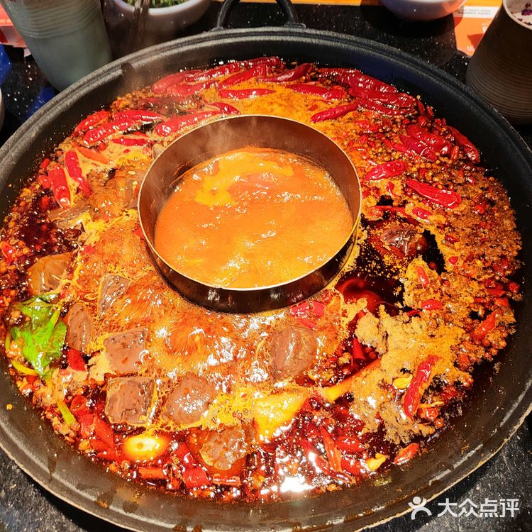 看洪崖洞美景吃重庆美食